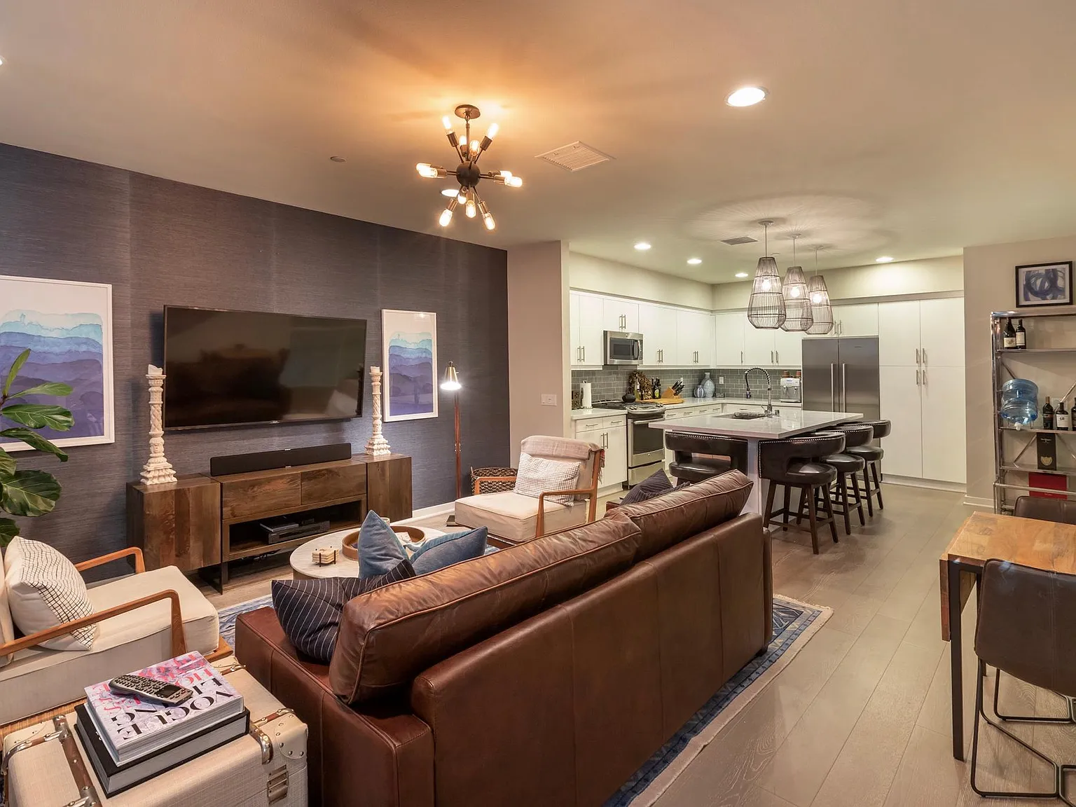 3 bed, 3.5 bath, 2327 sqft, $7,895 — Photo 3