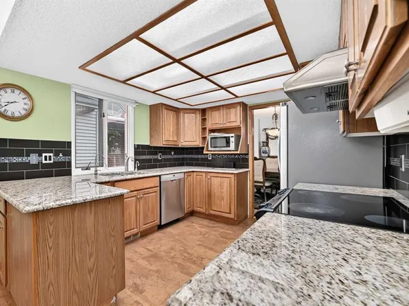 1030 W Shawnee Rd SW, Calgary, AB T2Y 1W6