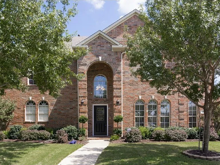 213 Longview Ct — Photo 1