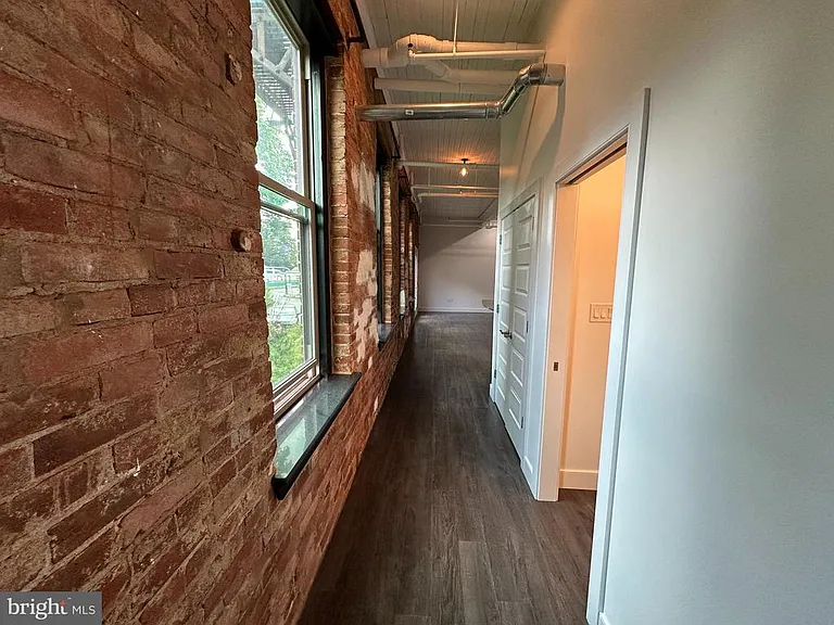 820 W Market St #2B — Photo 8