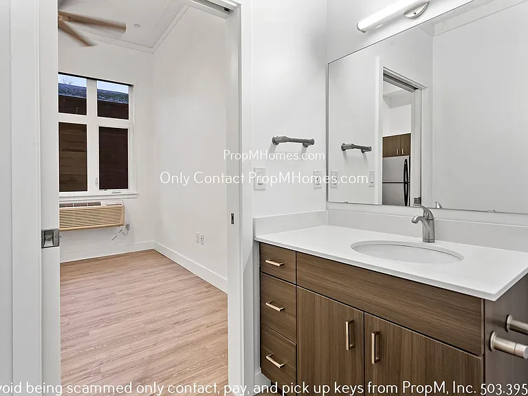 1825 SE 50th Ave #103 — Photo 9