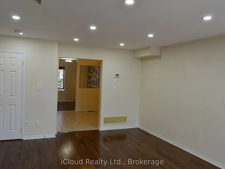 319 Aspendale Cres #MAIN — Photo 4