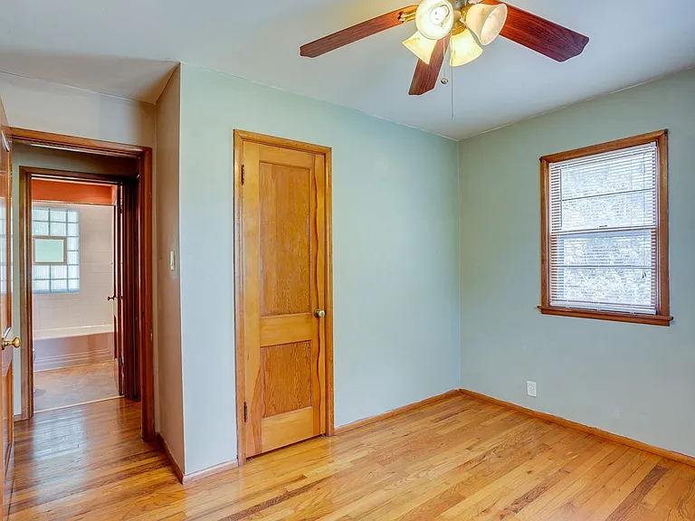 1714 W Clark St — Photo 14