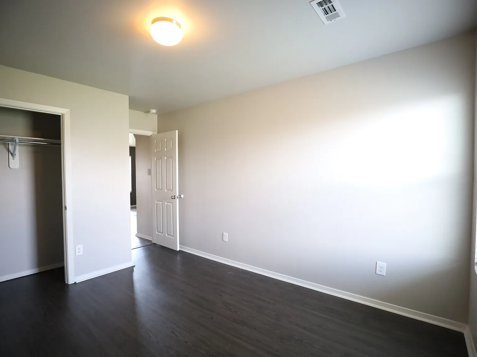 3 bed, 1281 sqft, $1,500 — Photo 4