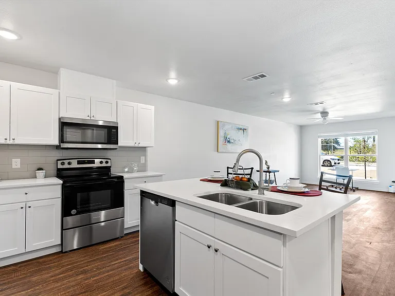 6215 Roby Dr — Photo 27