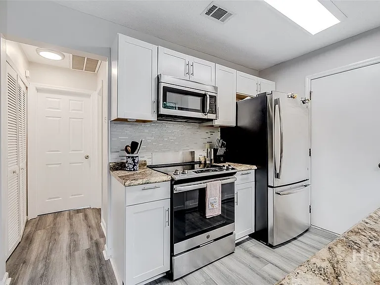 110 Embassy Ct — Photo 16