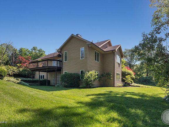 4th image of 1601 Honey Creek Ave NE