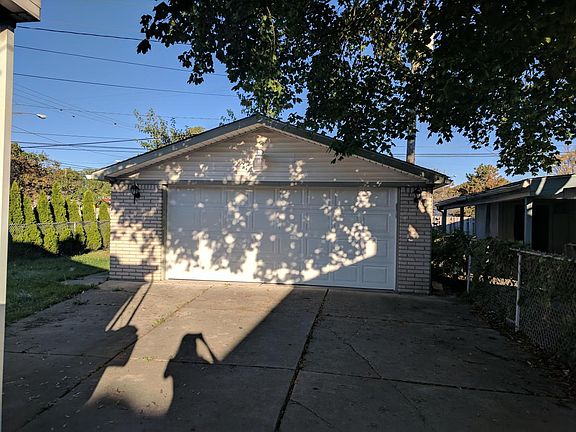 3rd image of 8922 Woodbine