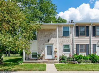8419 Lakeview Ct, Ypsilanti, MI 48198