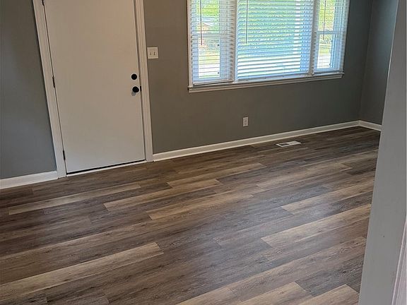 3rd image of 1747 Wayne Ln