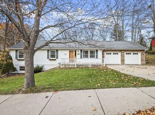 1709 Algonquin Dr, Baraboo, WI 53913