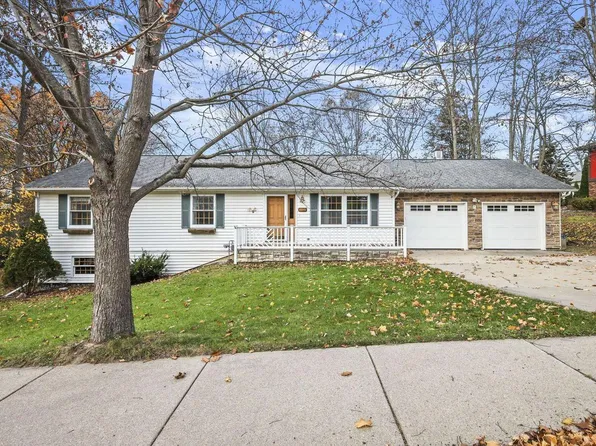 1709 Algonquin Drive, Baraboo, WI 53913