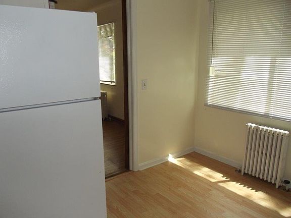 5th image of 3639 Douglas Rd APT 2