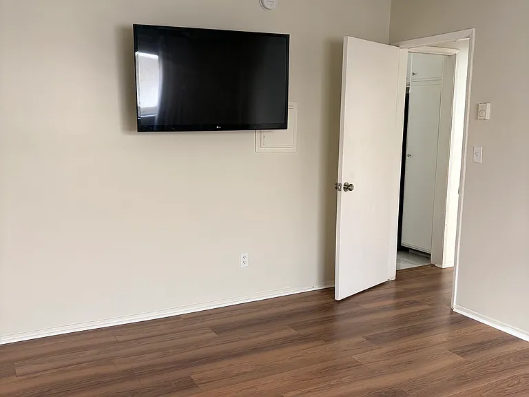 11929 Kiowa Ave — Photo 14