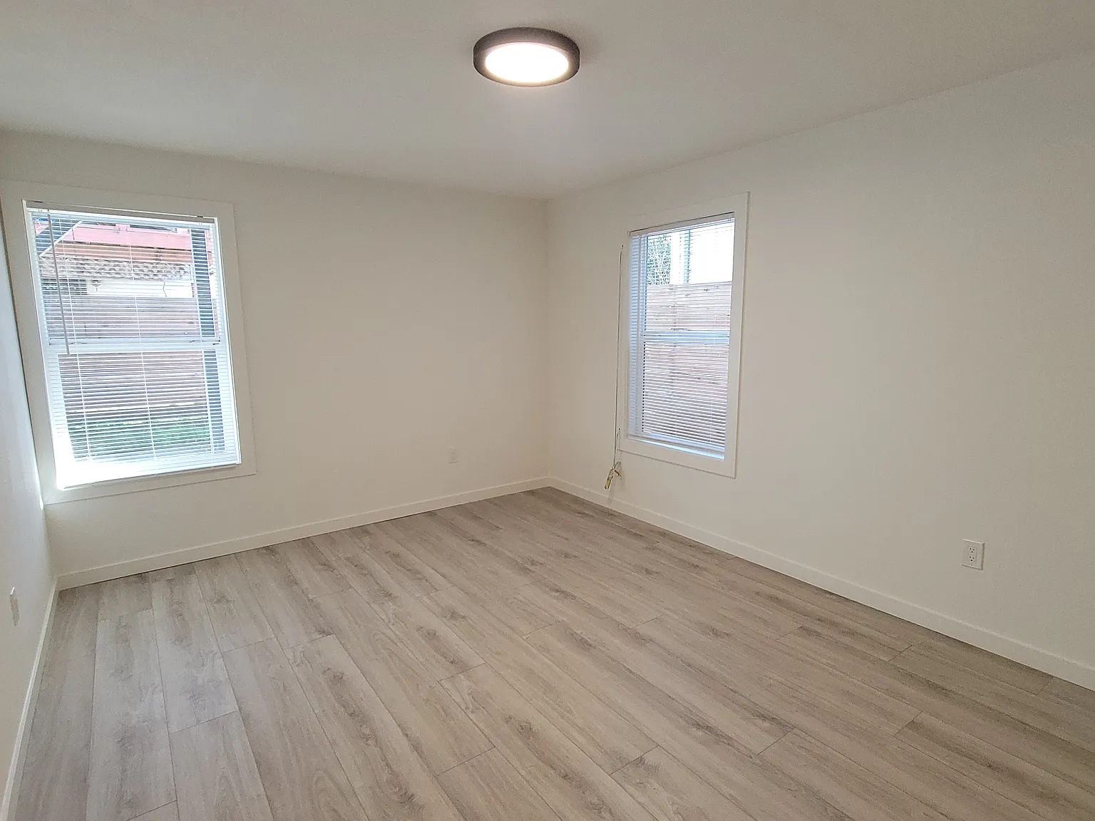 4 bed, 1.5 bath, 1250 sqft, $3,500 — Photo 3