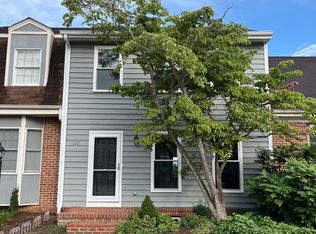 122 Greenbrier Dr, Radford, VA 24141