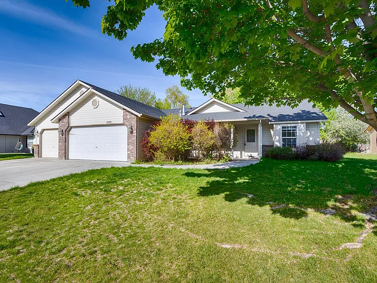 2173 S Petra Ave — Photo 3