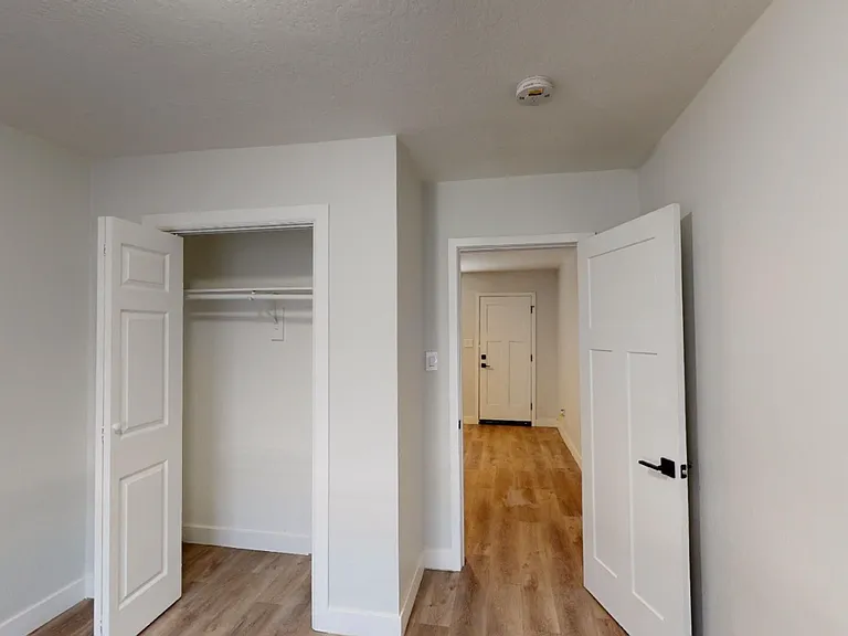 906 E Roma Ave — Photo 54