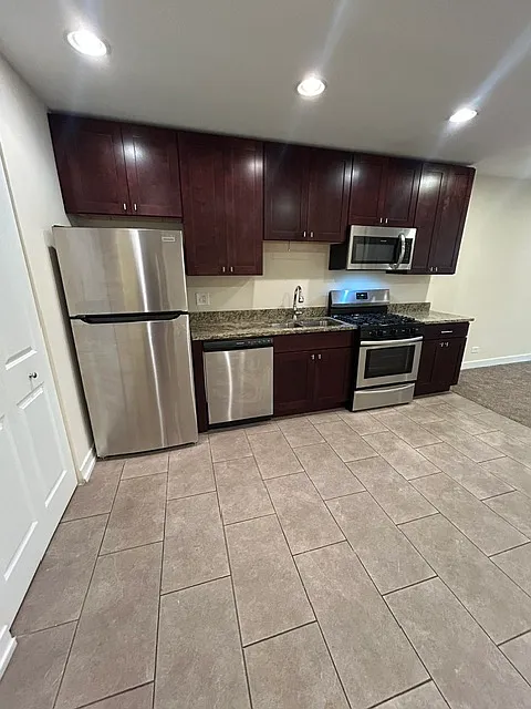 2 bed, 850 sqft, $1,640 — Photo 1