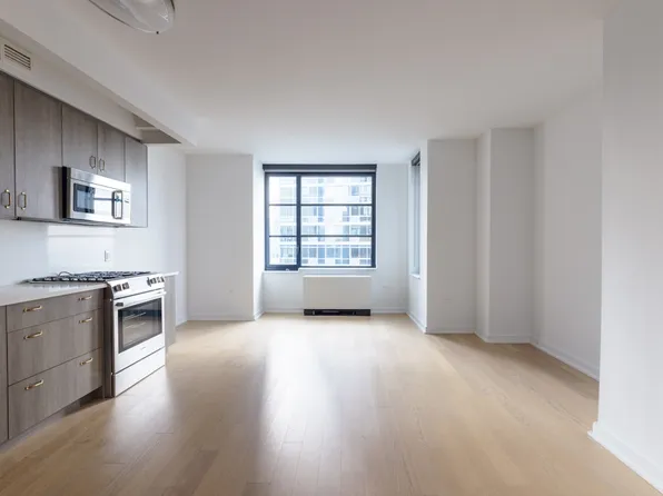 515 West 38th Street image 10 of 25