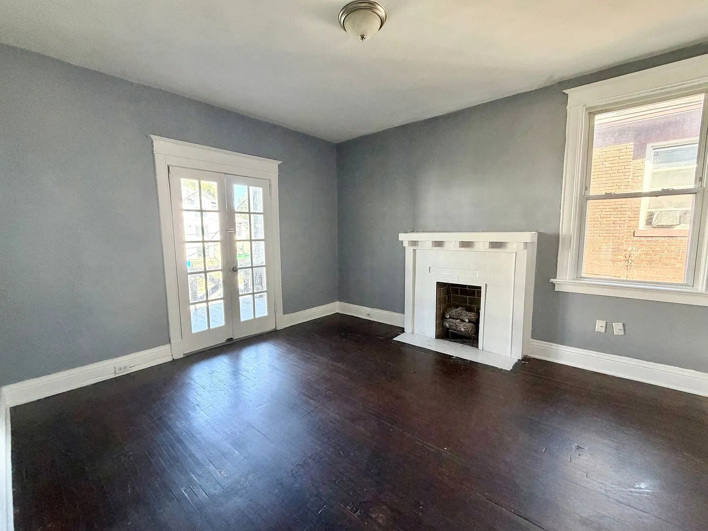 571 Blair — Photo 2