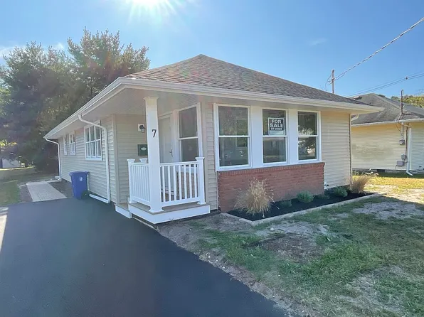 7 Acapulco Pl, Toms River, NJ 08753