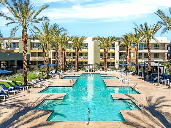 Relax Poolside at Acero on Roosevelt