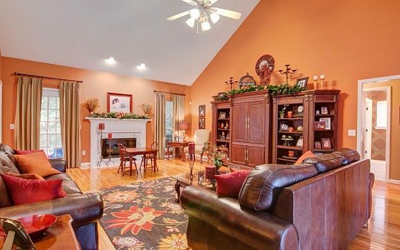 3rd image of 7136 Goldenrod Ct