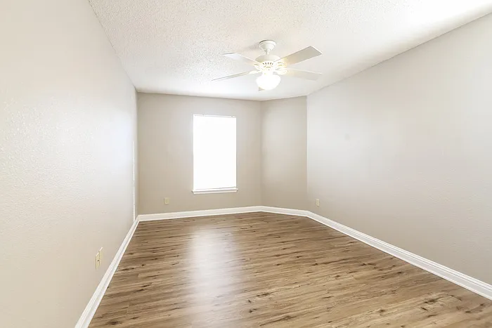 12890 Freedom Dr — Photo 10