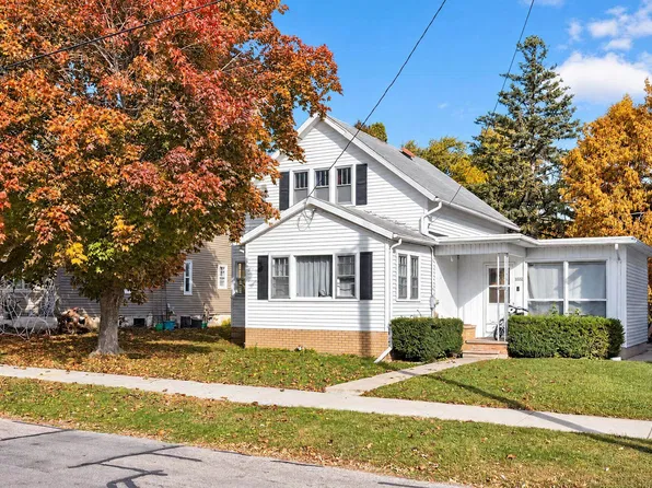1532 Maple Ave, Oshkosh, WI 54902