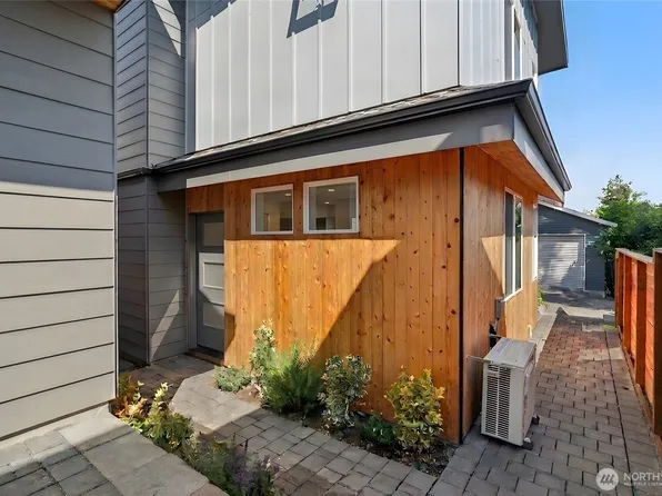 5042 35th Avenue NE, Seattle, WA 98105