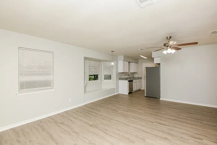 1214 Lynn St — Photo 7