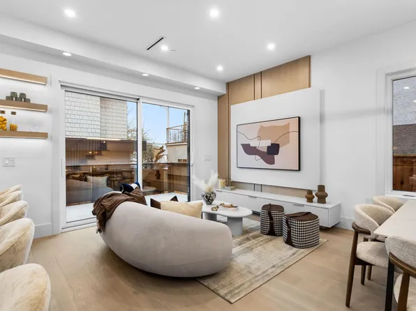 3275 Graveley St #2, Vancouver, BC V5K 3K8