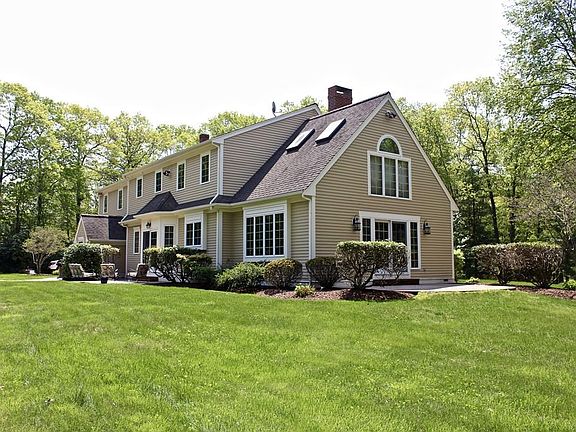 4th image of 15 Tower Hill Dr