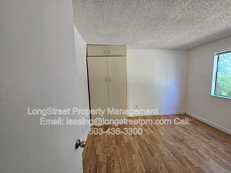 2711 Newton St — Photo 9