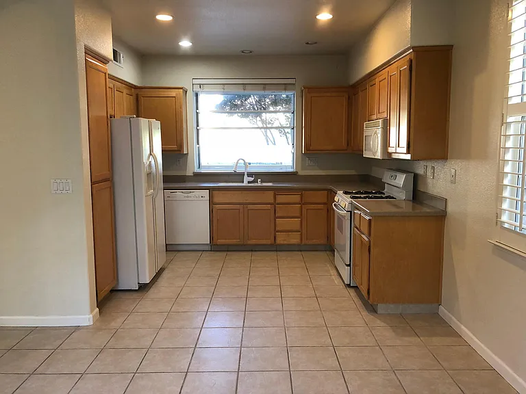 Lenox Pl — Photo 11