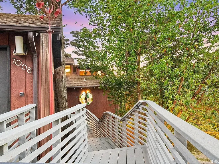 7068 Sayre Dr — Photo 37
