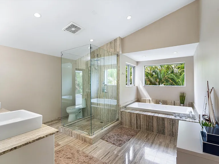1509 NE 4th Pl — Photo 13