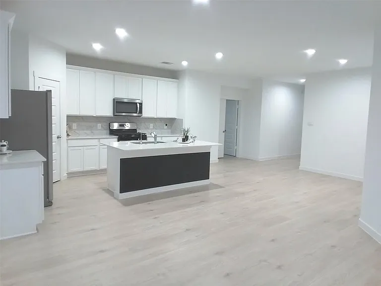 31739 Margaret Woods Ln — Photo 12
