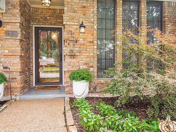 5th image of 2926 Cambridgeshire Dr