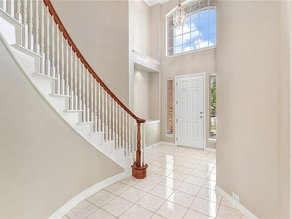 4th image of 2908 Hastings Way