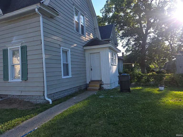 1149 E Indiana Ave — Photo 24