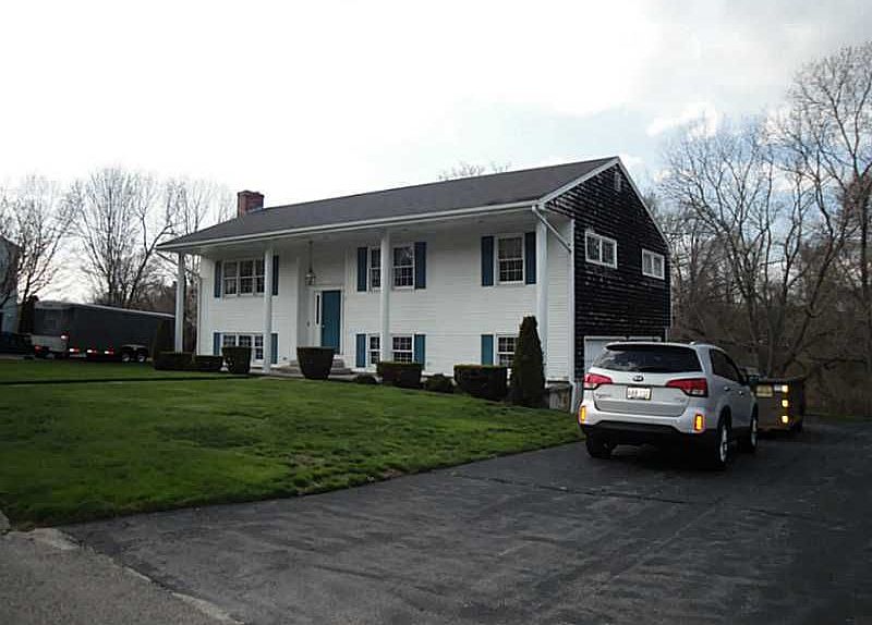 2nd image of 9 Carriage Hill Dr
