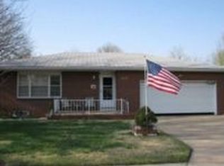 1408 W 5th St, Newton, KS 67114