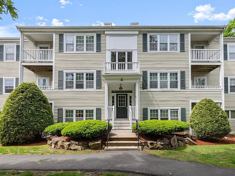 700 Brookside Dr #J — Photo 1