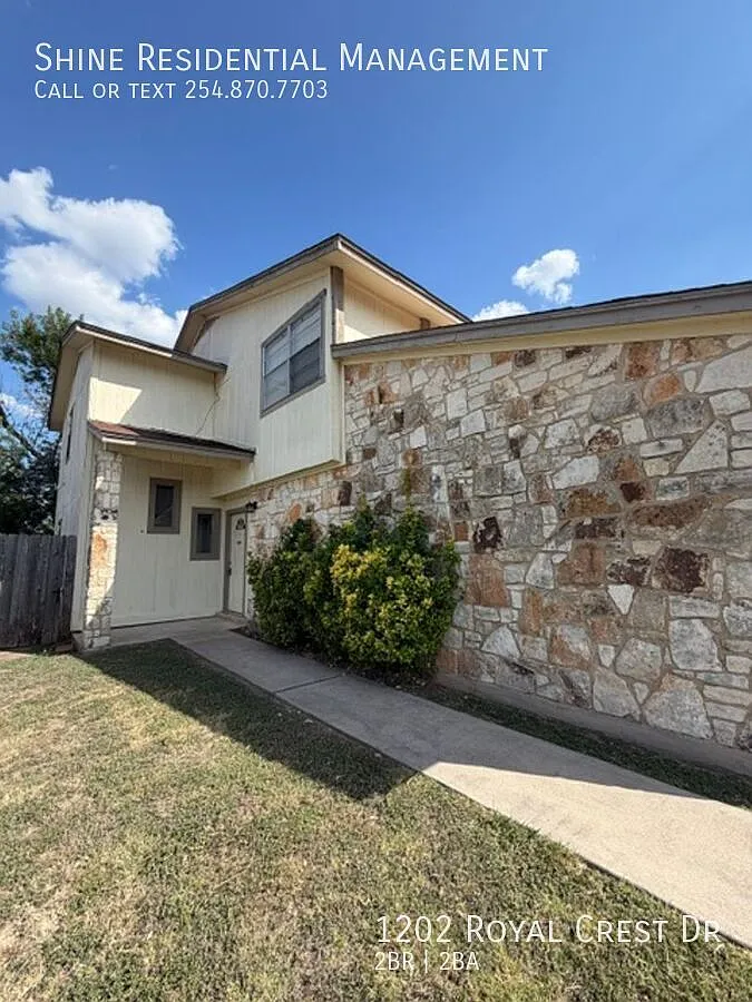 Charming, well-established townhomes with convenient, well-kept, and pet-friendly neighborhood. C... — Photo 2