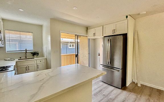2nd image of 1733 Lacassie Ave #13