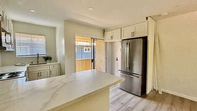Building Photo - 1733 Lacassie Ave #13