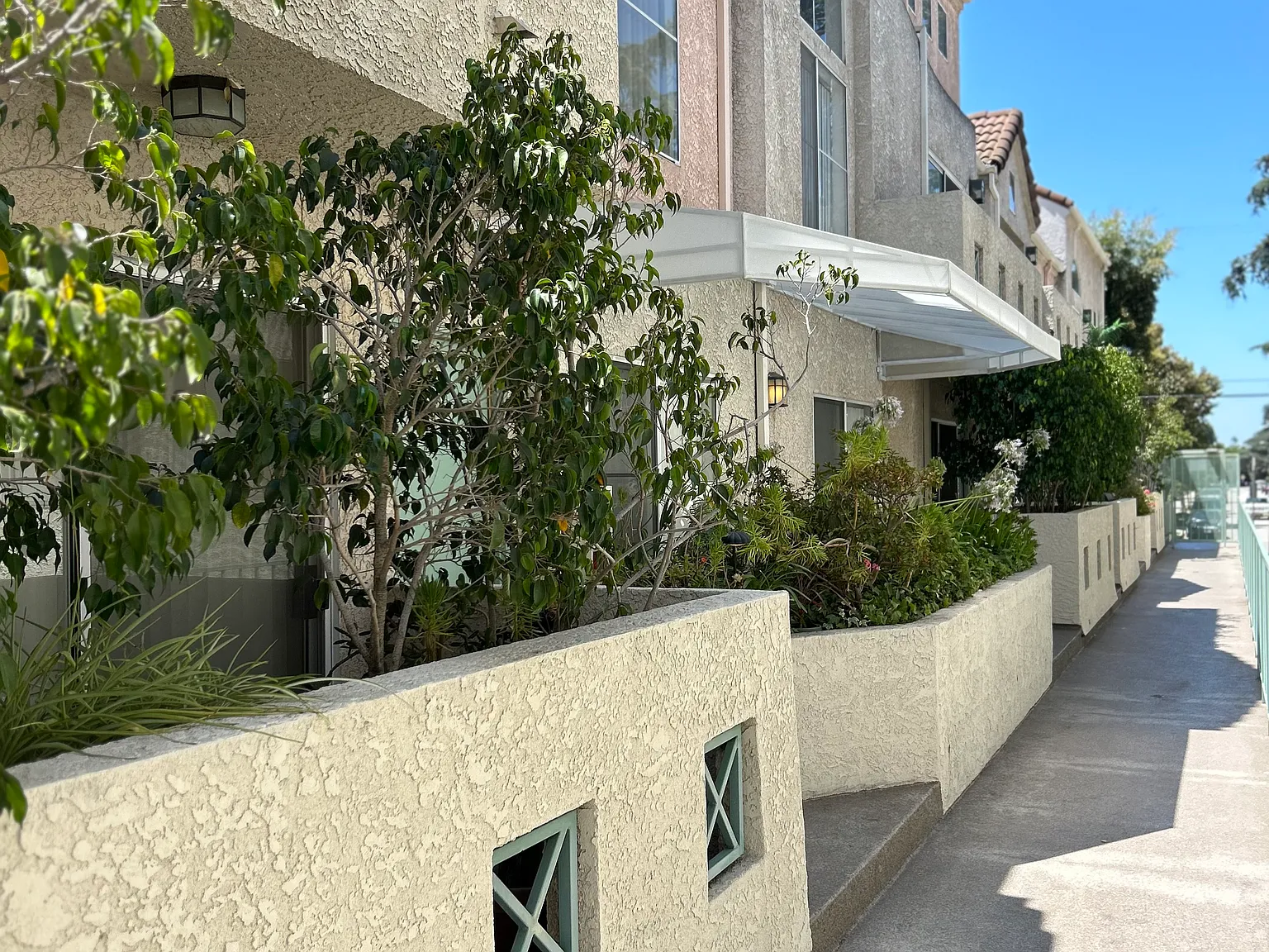 1 bed, 940 sqft, $2,240 — Photo 2