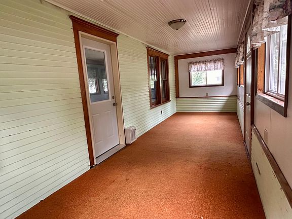3rd image of 221 W Saxon St